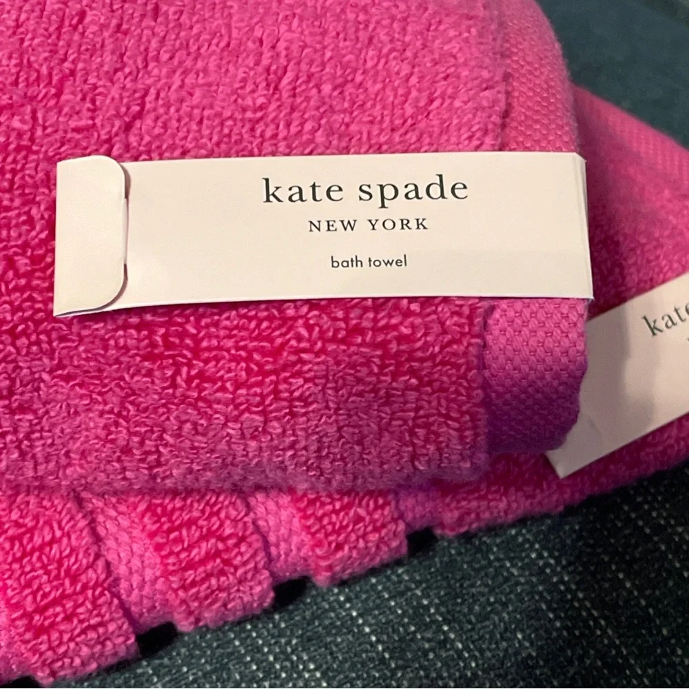 NEW ~ KATE SPADE NEW YORK PINK 2 PIECE BATH TOWEL SET
